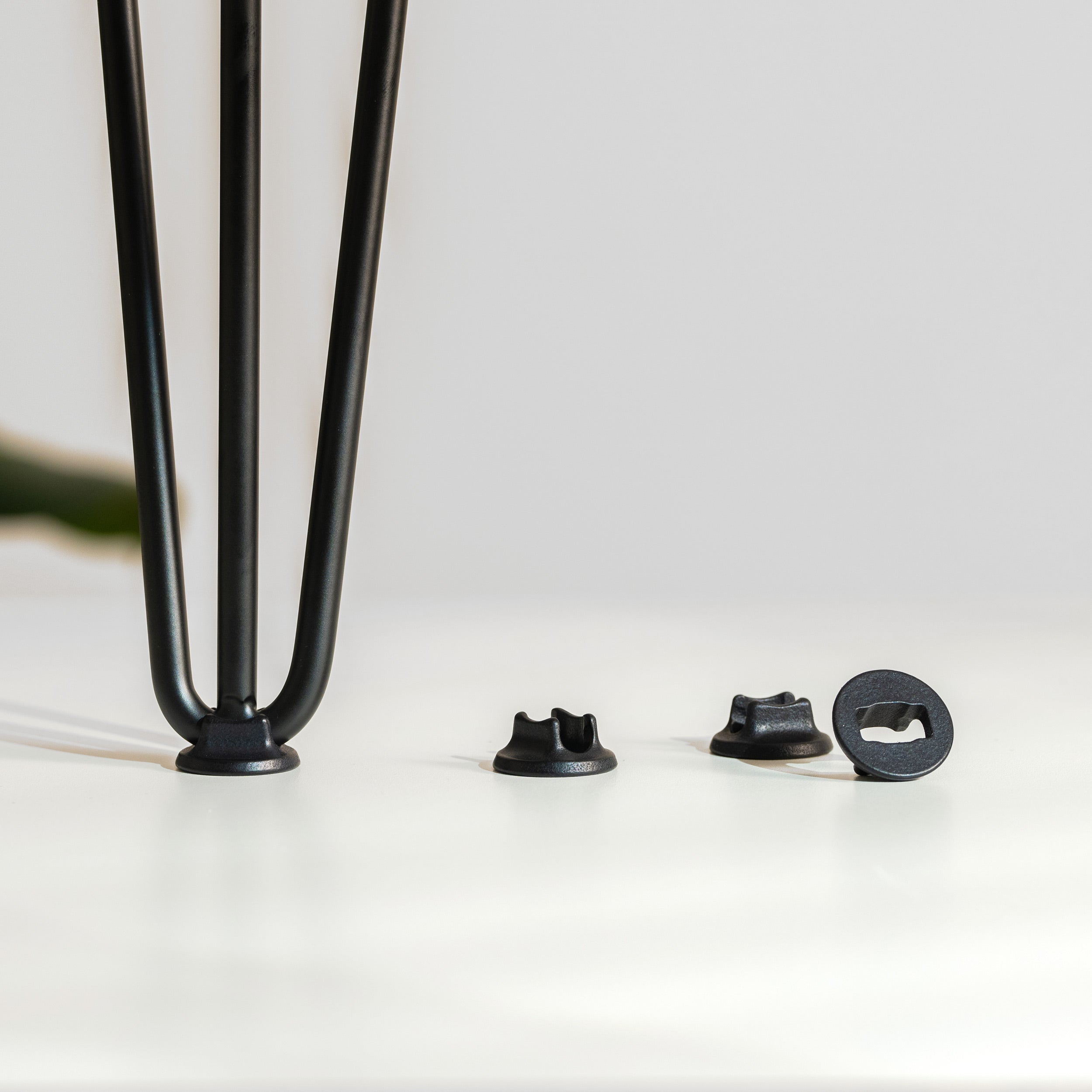 Secure Clip-on Hairpin Leg Feet